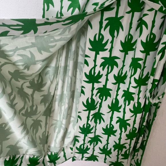 Diane Von Furstenberg 100% Silk Sleeveless Wrap Dress Size 2 Green Cream Printed - Picture 7 of 12